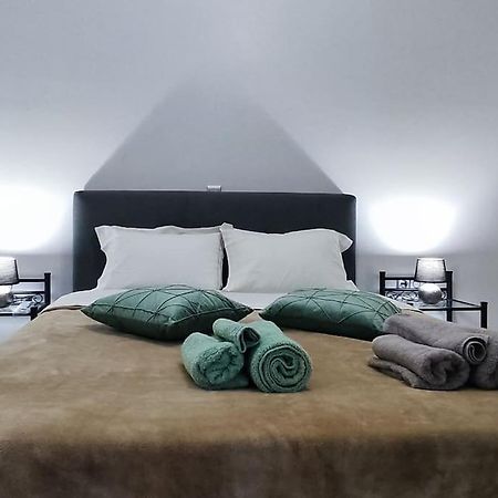 Modern Apartment In Itea Bagian luar foto