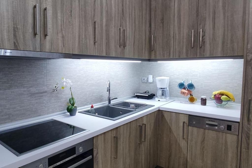 Modern Apartment In Itea Bagian luar foto