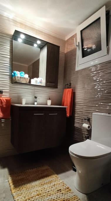 Modern Apartment In Itea Bagian luar foto