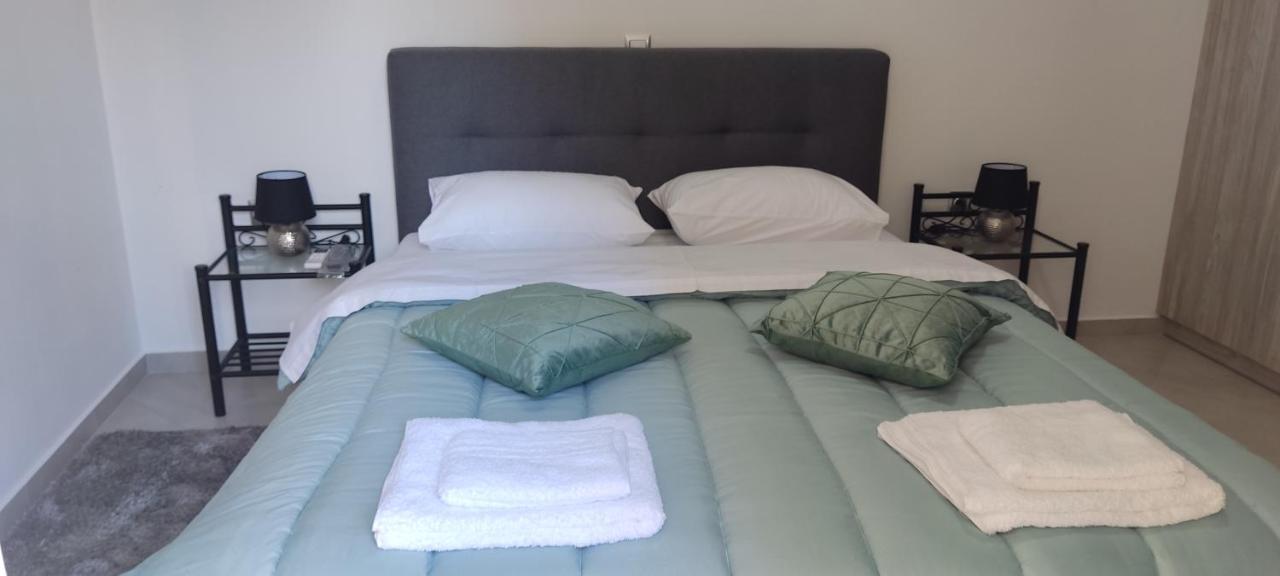 Modern Apartment In Itea Bagian luar foto